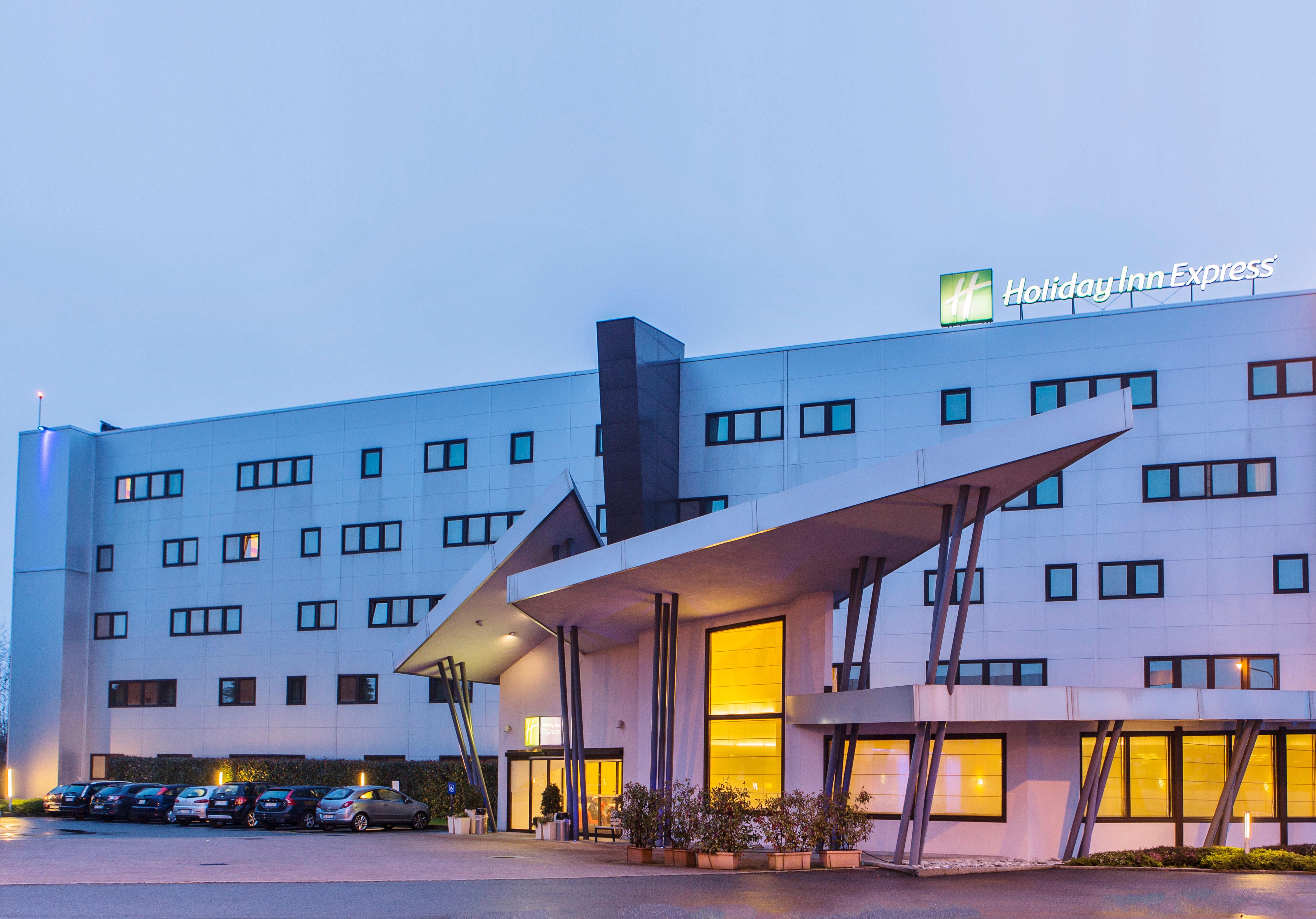 Holiday Inn Express Milan-Malpensa Airport By Ihg Somma Lombardo Kültér fotó
