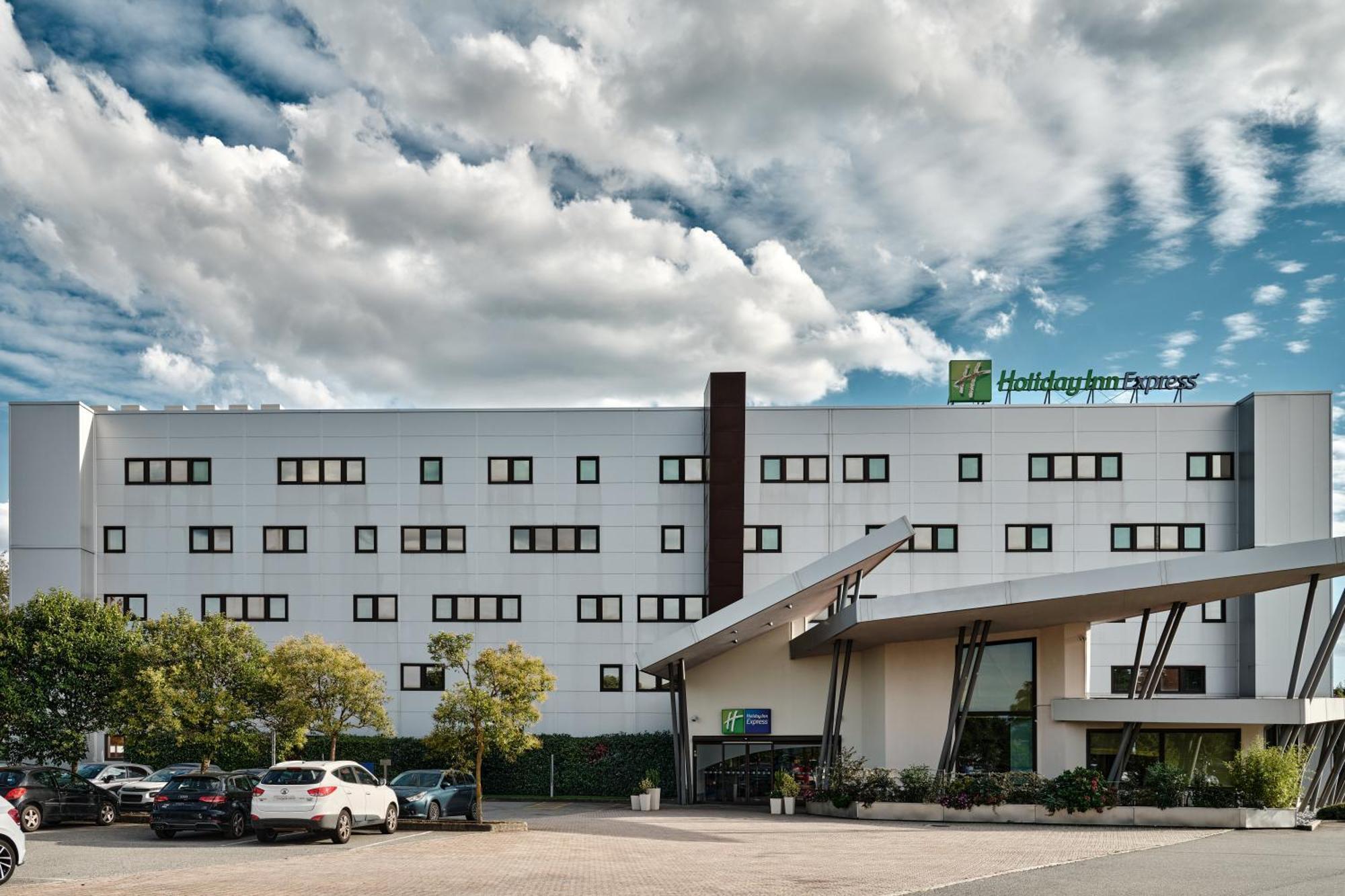Holiday Inn Express Milan-Malpensa Airport By Ihg Somma Lombardo Kültér fotó