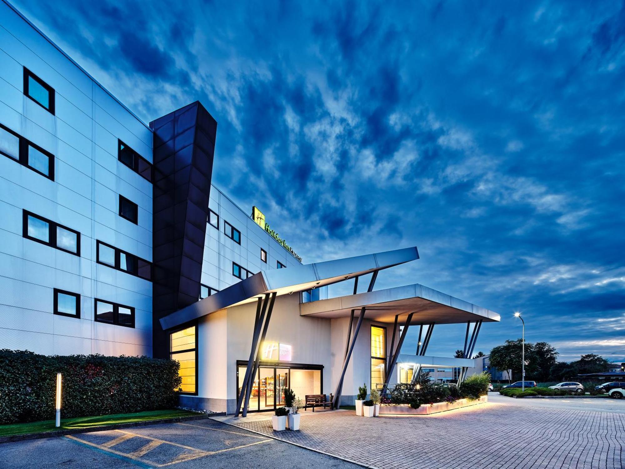Holiday Inn Express Milan-Malpensa Airport By Ihg Somma Lombardo Kültér fotó