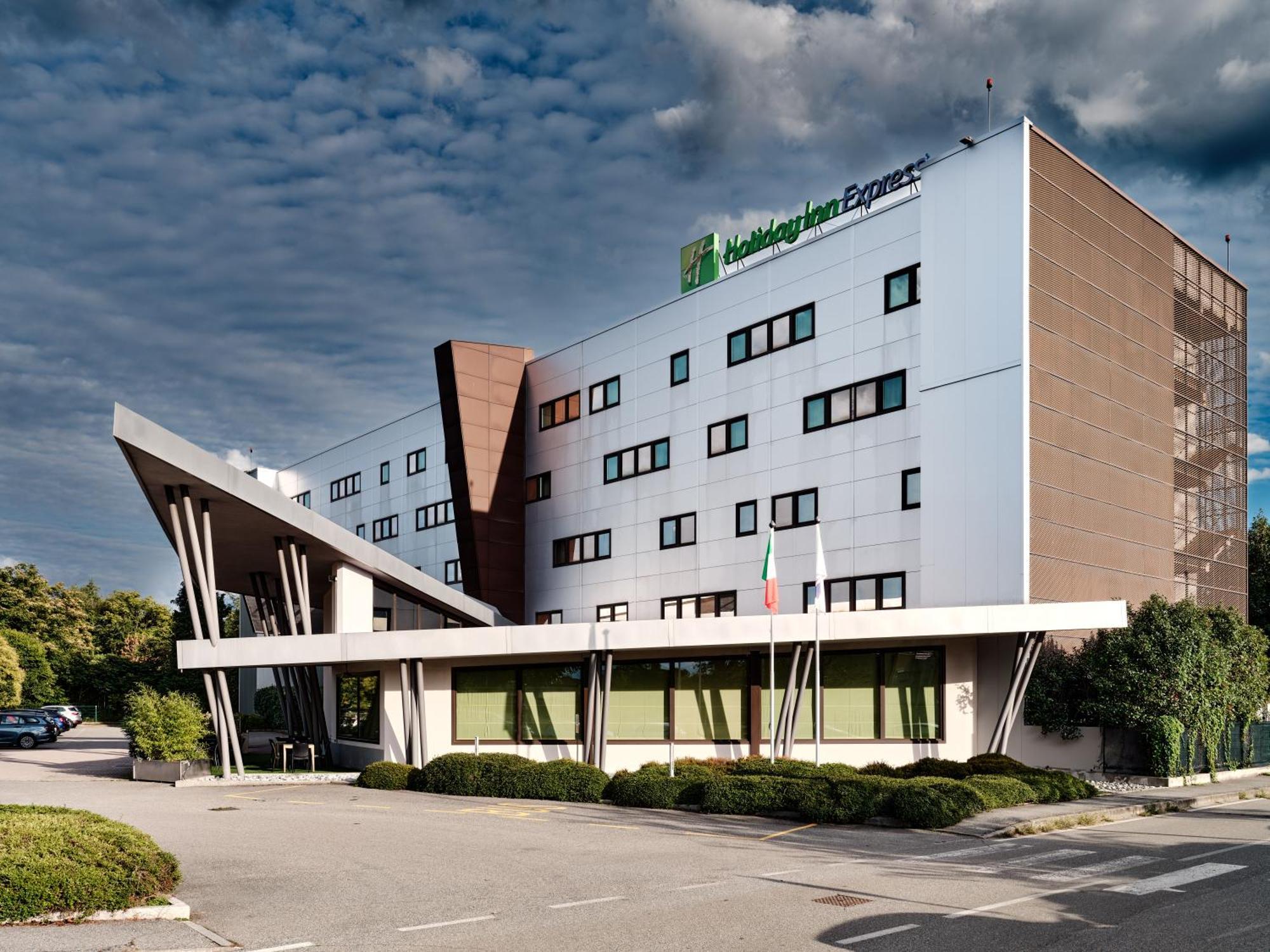 Holiday Inn Express Milan-Malpensa Airport By Ihg Somma Lombardo Kültér fotó