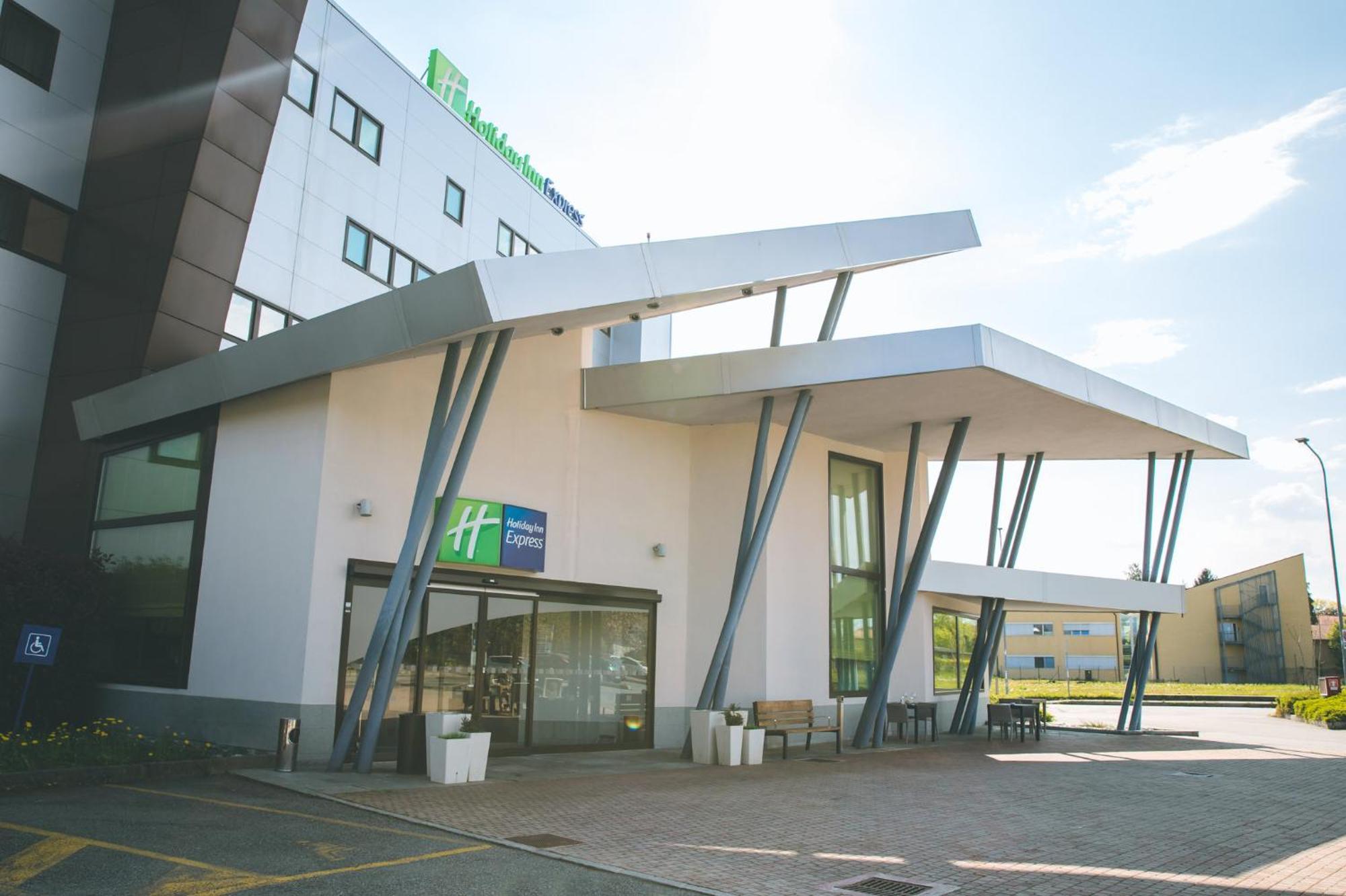 Holiday Inn Express Milan-Malpensa Airport By Ihg Somma Lombardo Kültér fotó