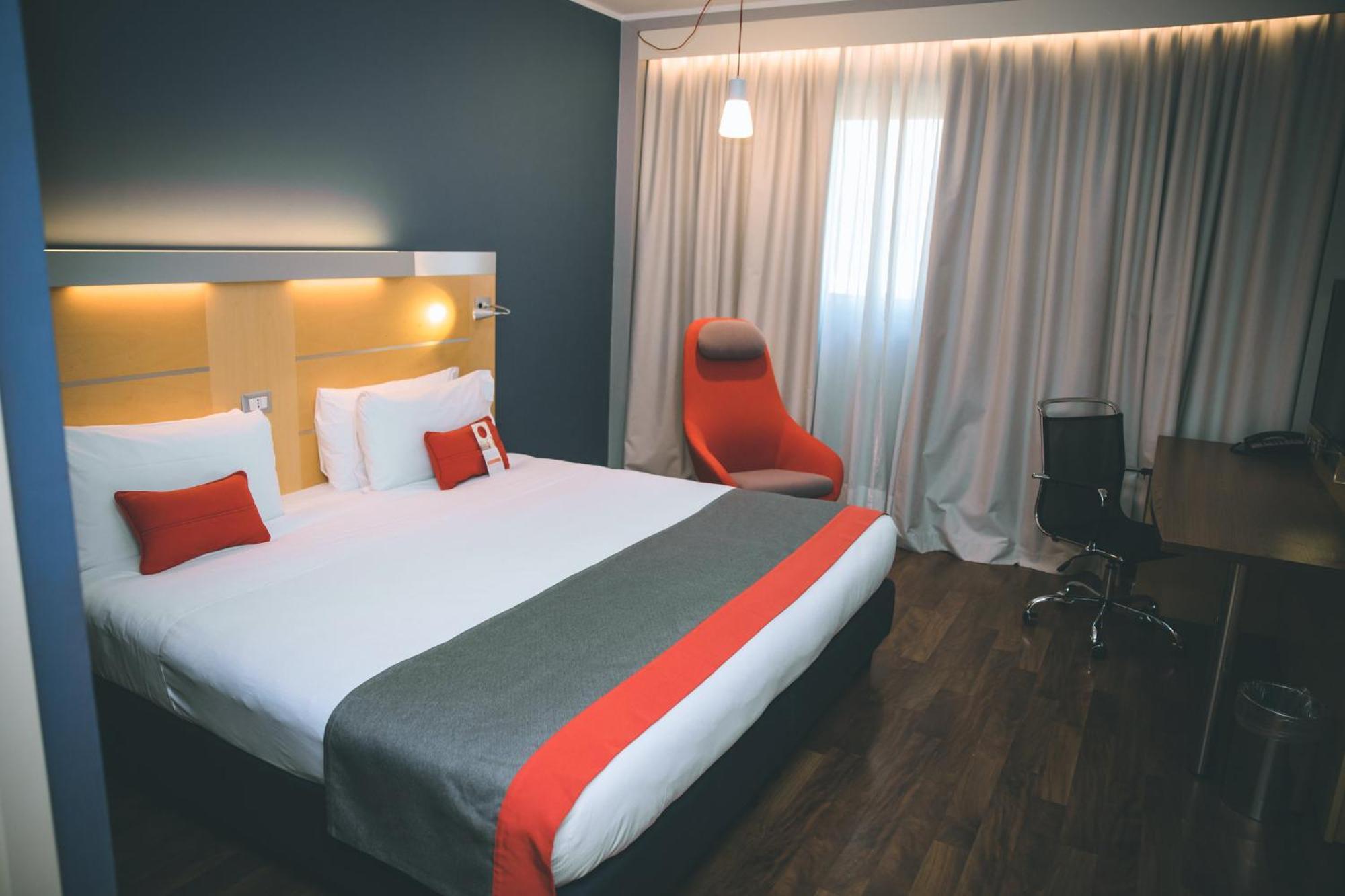 Holiday Inn Express Milan-Malpensa Airport By Ihg Somma Lombardo Kültér fotó