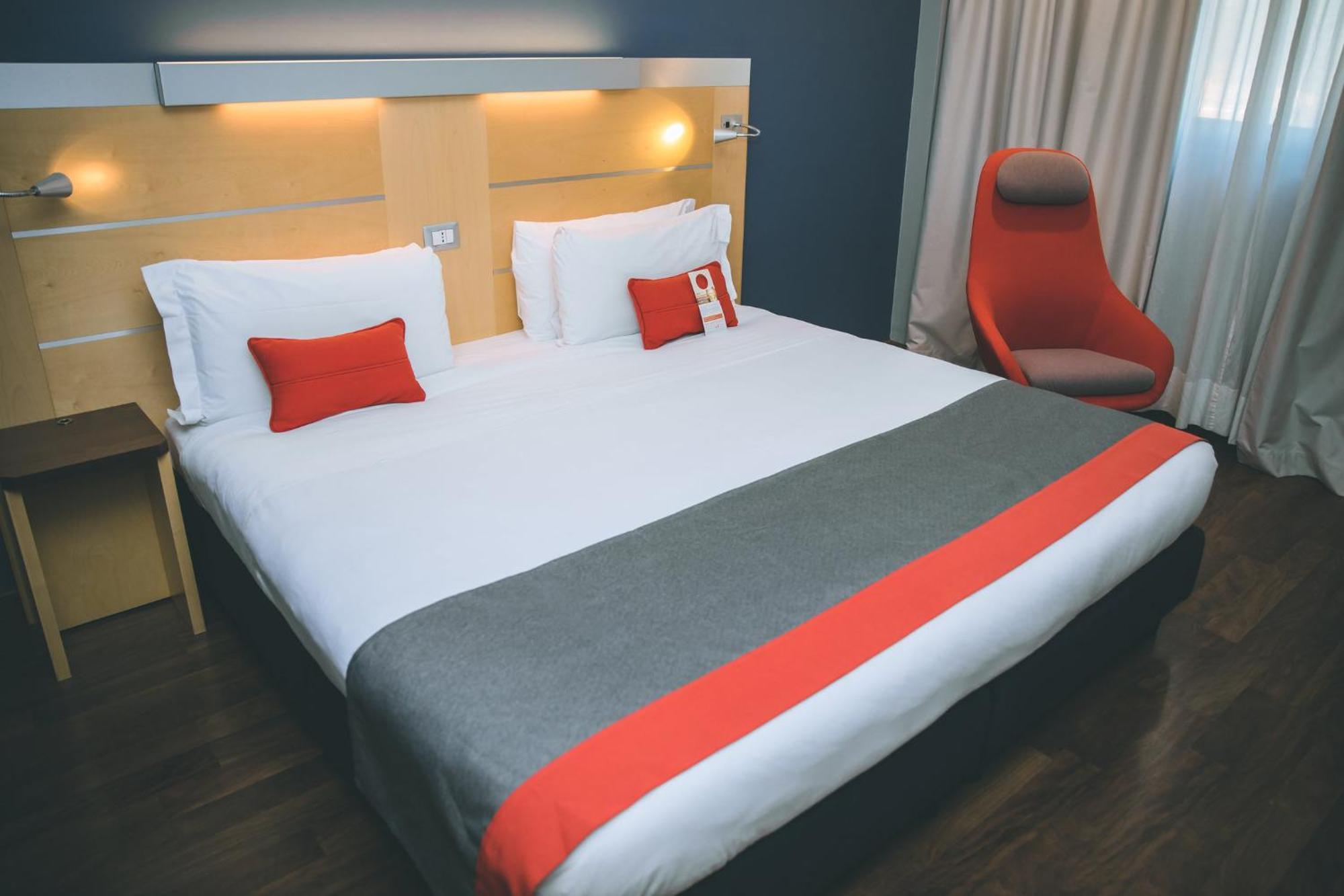 Holiday Inn Express Milan-Malpensa Airport By Ihg Somma Lombardo Kültér fotó