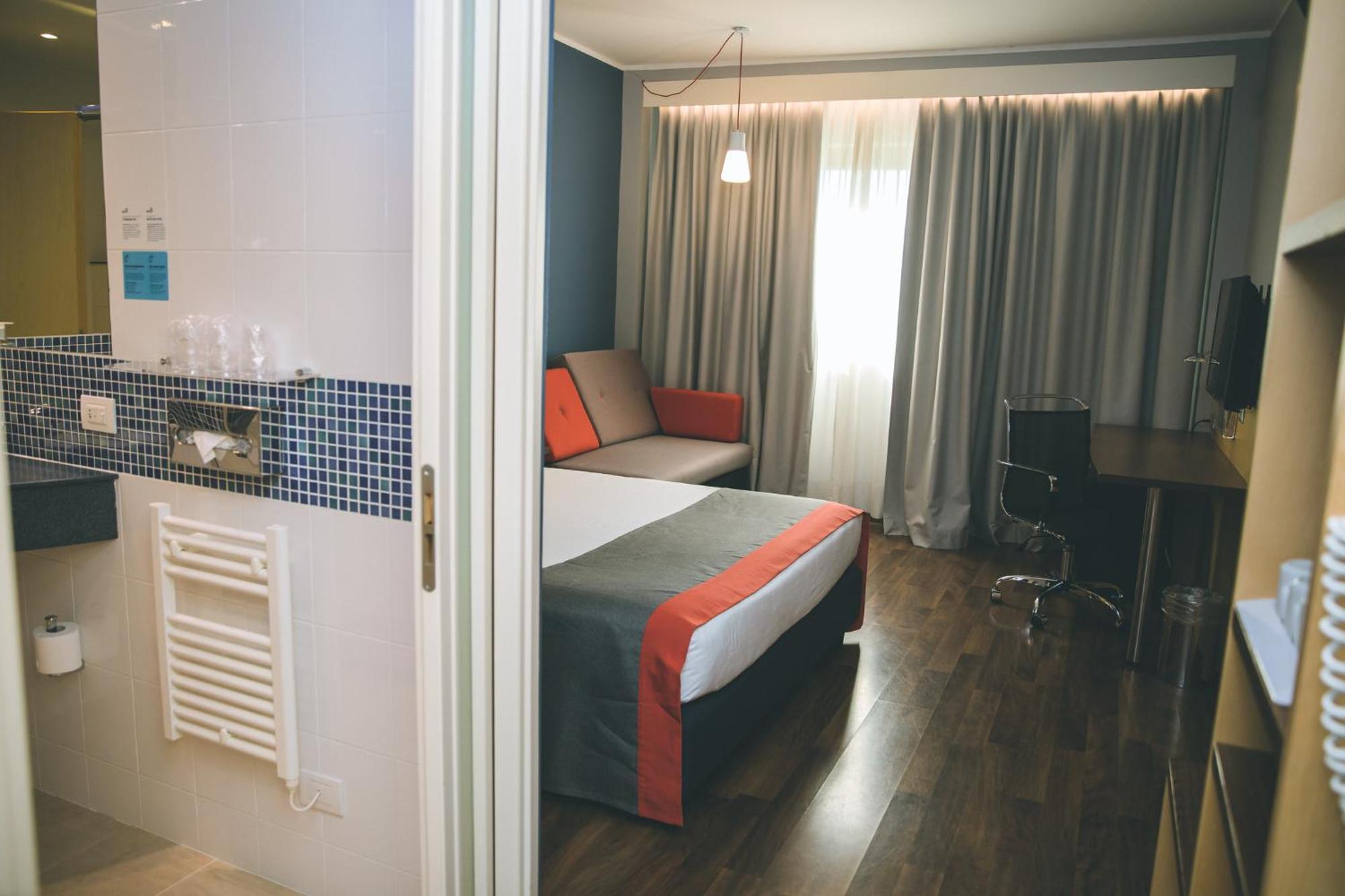 Holiday Inn Express Milan-Malpensa Airport By Ihg Somma Lombardo Kültér fotó